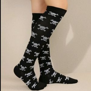 Black & white skull long socks NEW